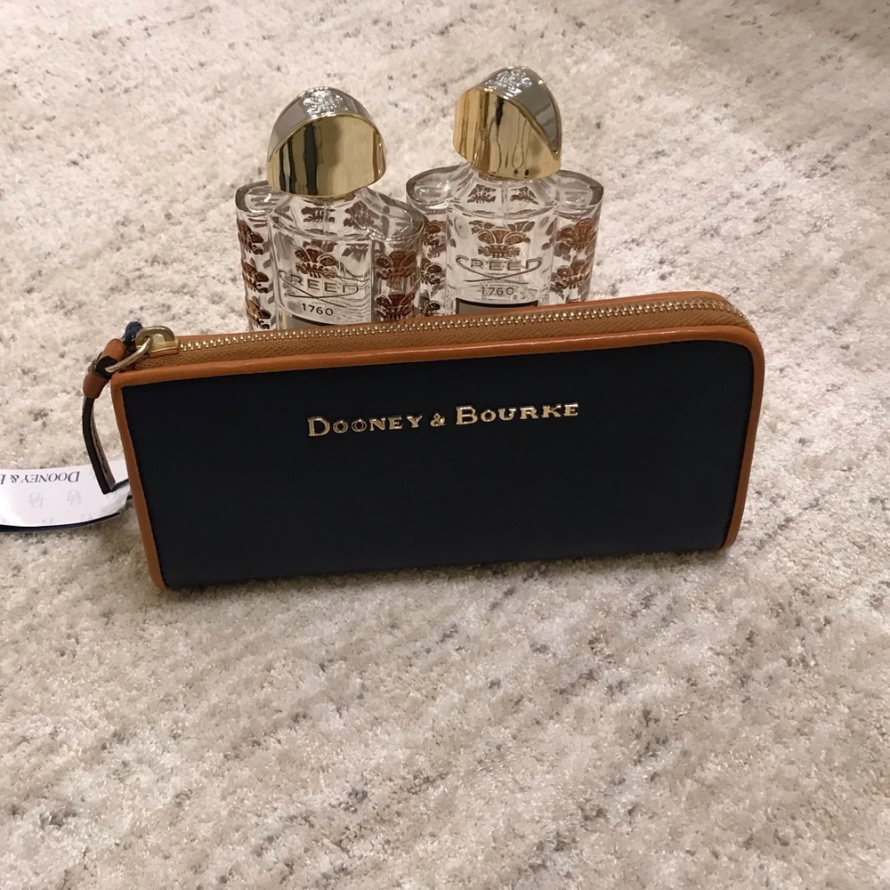 DOONEY & BOURKE clutch.